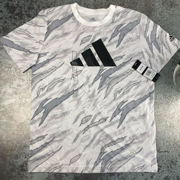 Adidas CAMO ALLOVER PRINT TEE - Picture 1 of 2